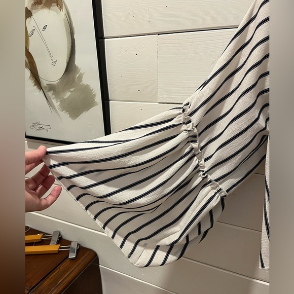 🤍Lavender Field – White & Navy Striped Tie-Front Blouse – Size S - Picture 5 of 7